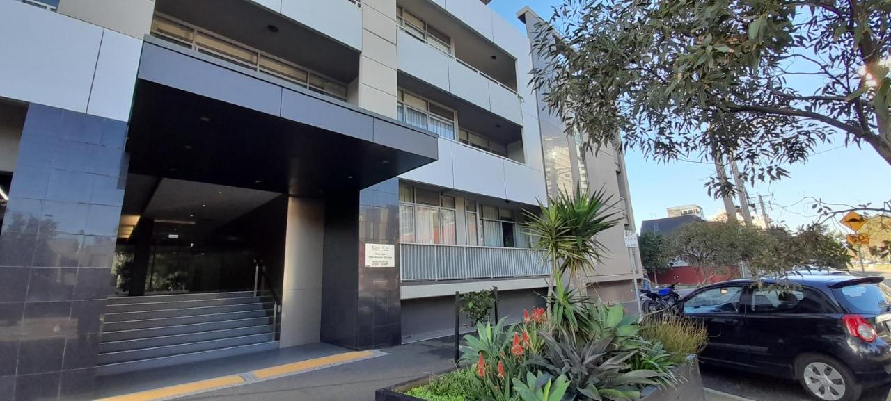 Beautiful Apartment 100Mts Near The Beach In Port Melbourne Buitenkant foto