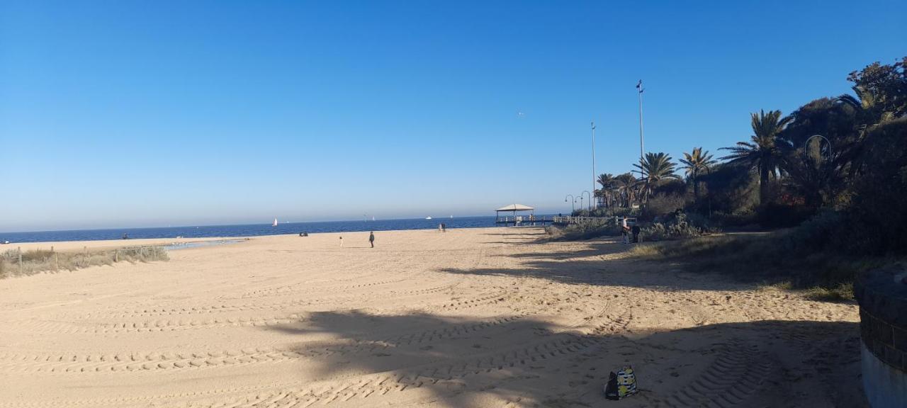 Beautiful Apartment 100Mts Near The Beach In Port Melbourne Buitenkant foto
