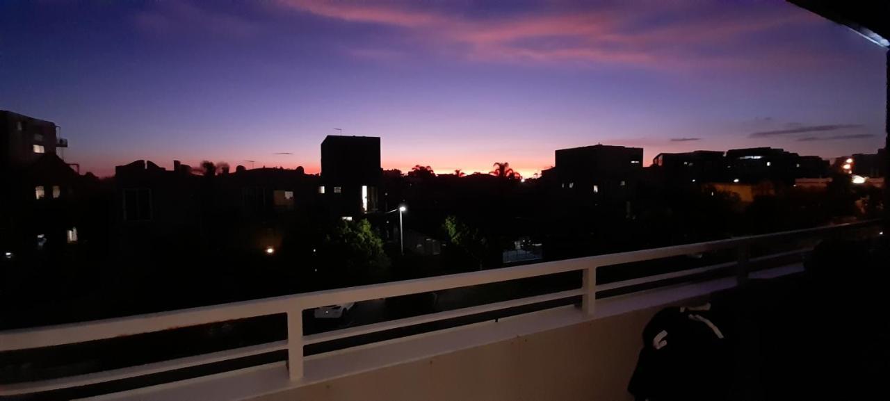 Beautiful Apartment 100Mts Near The Beach In Port Melbourne Buitenkant foto